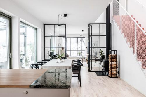 Дом с большими окнами и стеклянной террасой (176 кв. м) 04