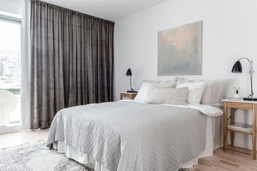 Дом с большими окнами и стеклянной террасой (176 кв. м) 09