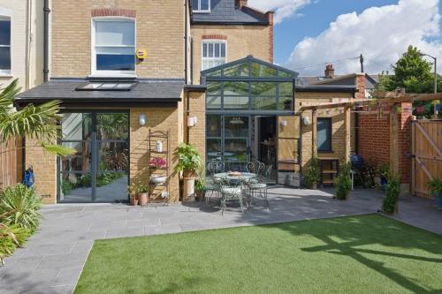 Кухня, залитая светом 08