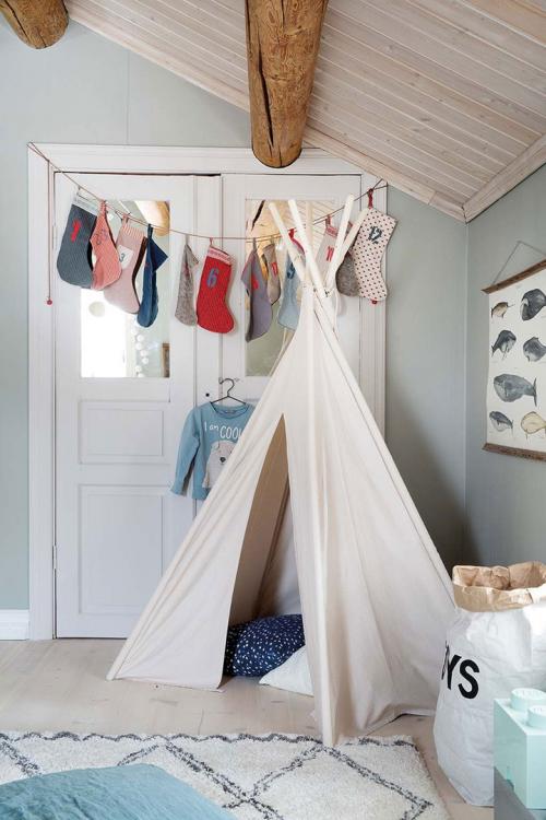 Рождественская атмосфера в небольшом доме 16