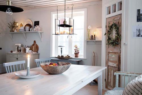 Рождественская атмосфера в небольшом доме 05