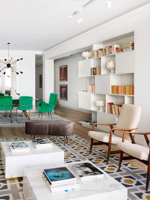 Яркая квартира с живым деревом 01