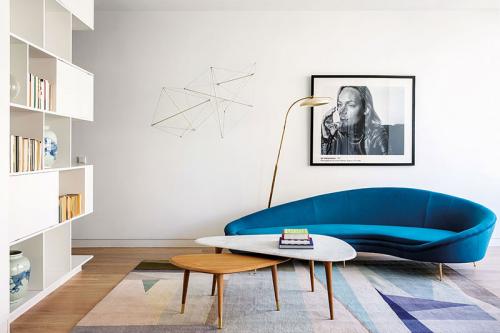 Яркая квартира с живым деревом 03