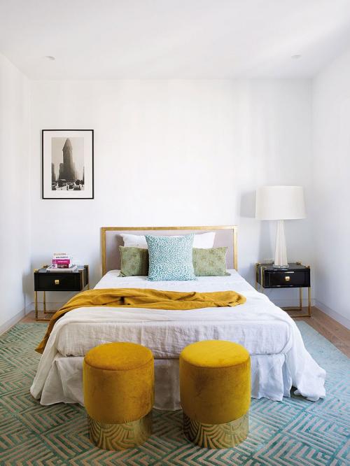 Яркая квартира с живым деревом 08