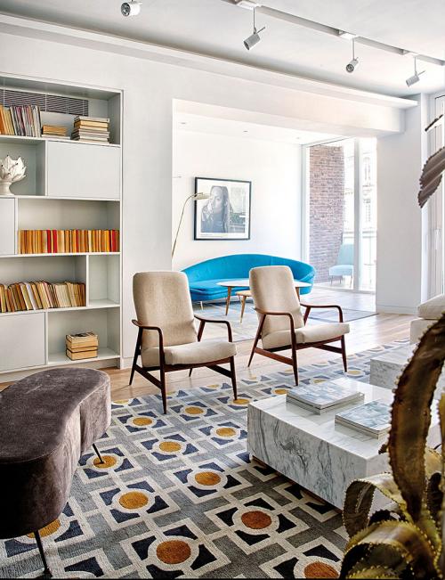 Яркая квартира с живым деревом 02