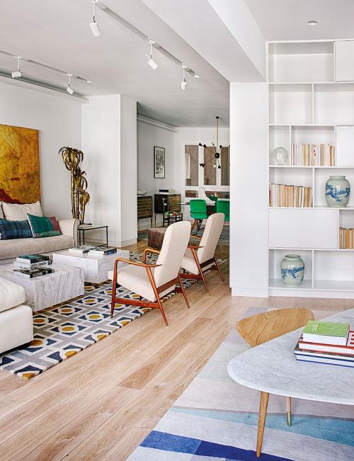 Яркая квартира с живым деревом 05