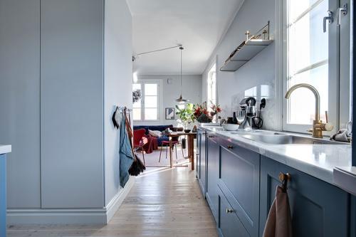 Красивый интерьер в оттенках синего (47 кв. м) 05