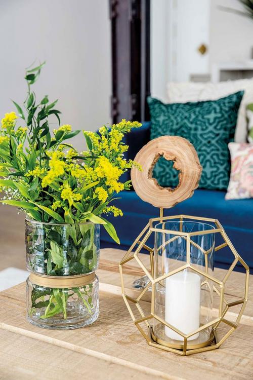 Квартира с яркой мебелью и ванной в спальне 05