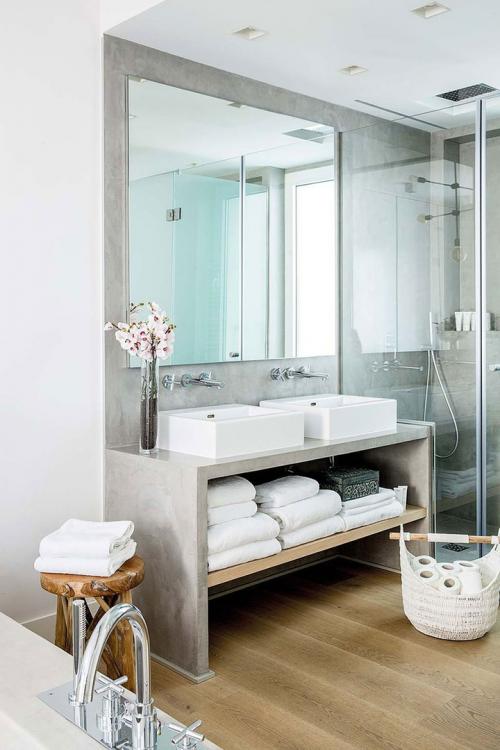 Квартира с яркой мебелью и ванной в спальне 16