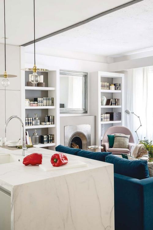 Квартира с яркой мебелью и ванной в спальне 04