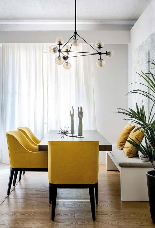 Квартира с яркой мебелью и ванной в спальне 06