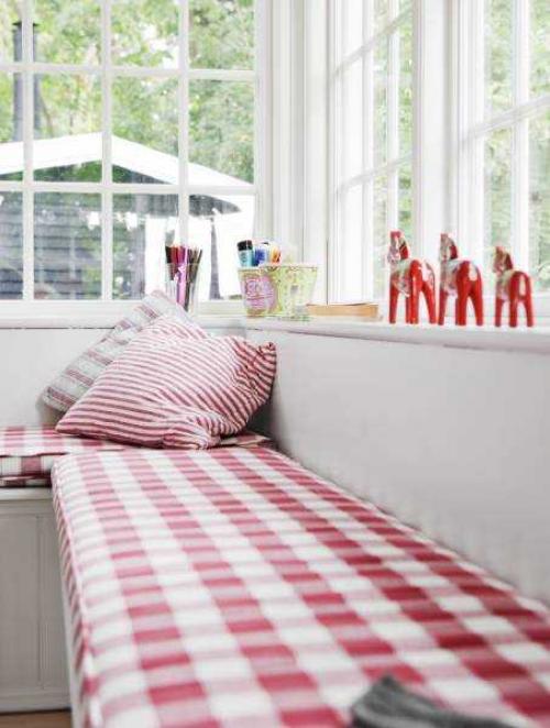 Белый сельский домик 03