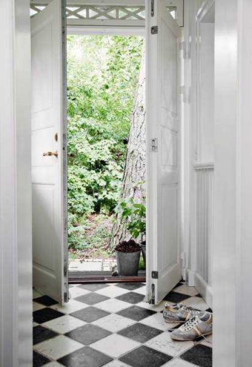 Белый сельский домик 07