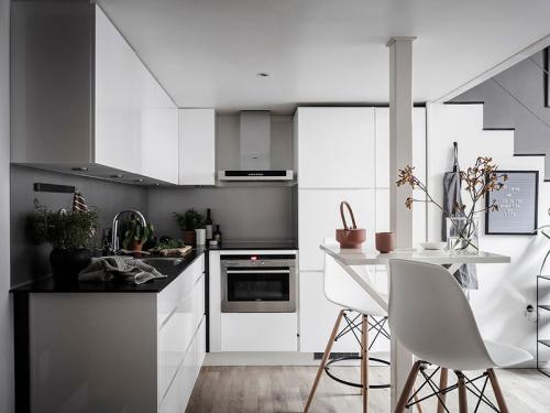 Маленькая квартира в помещении бывшего магазина (24 кв. м) 06