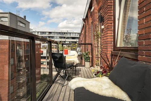 Черно-белая квартира с домашним офисом 10