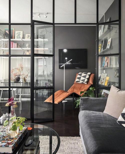 Черно-белая квартира с домашним офисом 07