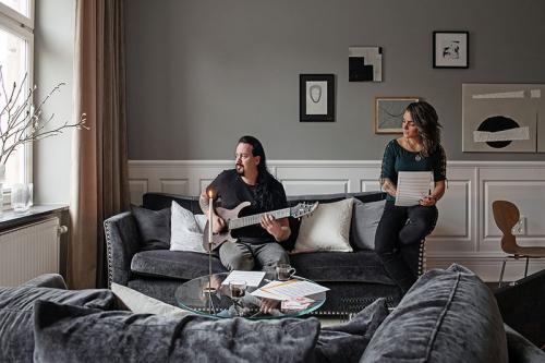 Стильная и уютная квартира музыканта (55 кв. м) 01