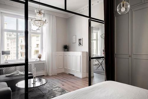 Спальня за стеклом и большая обеденная (72 кв. м) 07