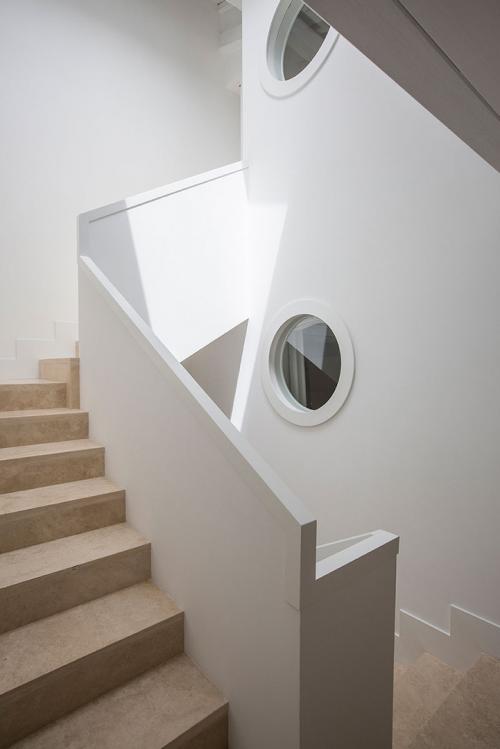 Изысканный и стильный белый интерьер 10