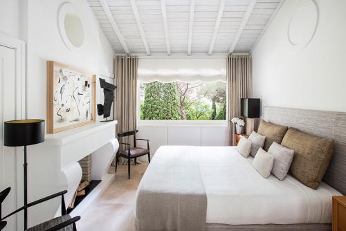 Изысканный и стильный белый интерьер 07