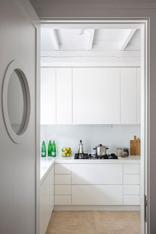 Изысканный и стильный белый интерьер 06