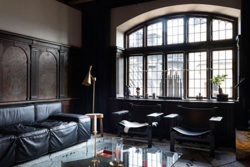 Драматичный интерьер 03