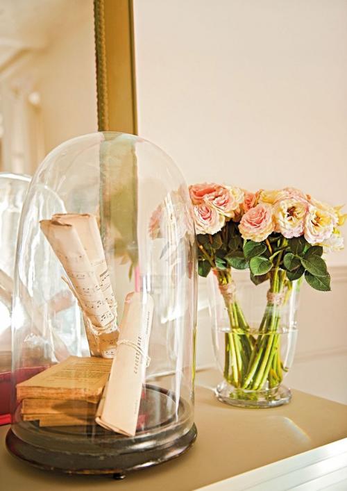 Женственный интерьер с высокими потолками 01