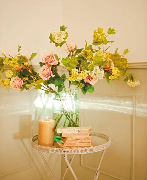 Женственный интерьер с высокими потолками 05