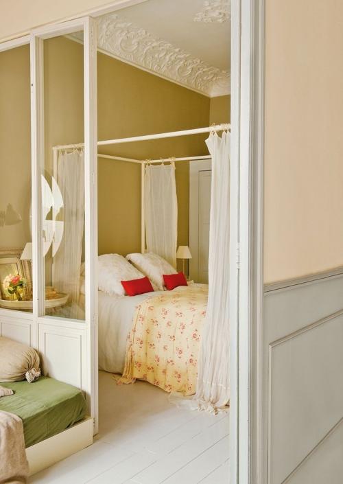 Женственный интерьер с высокими потолками 09