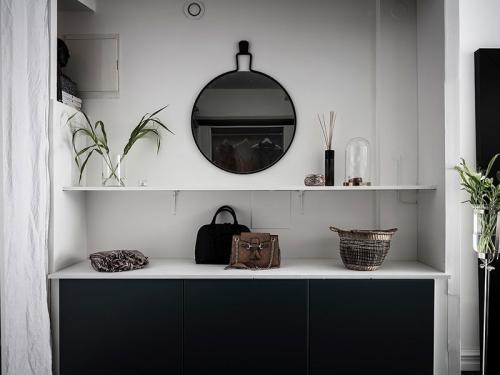 Маленькая квартира с огромным окном 18