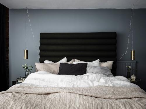 Маленькая квартира с огромным окном 14