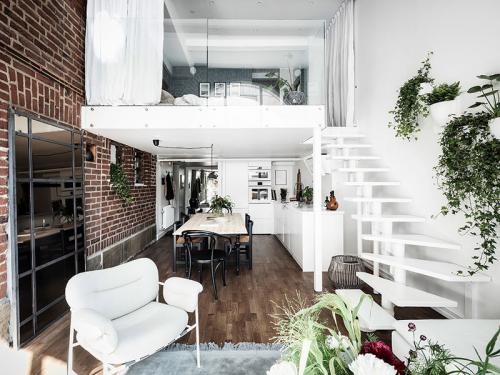 Маленькая квартира с огромным окном 04