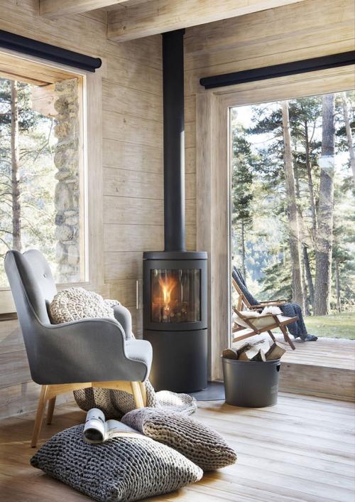 Когда тепло от одного лишь вида: 16 интерьеров с камином 04