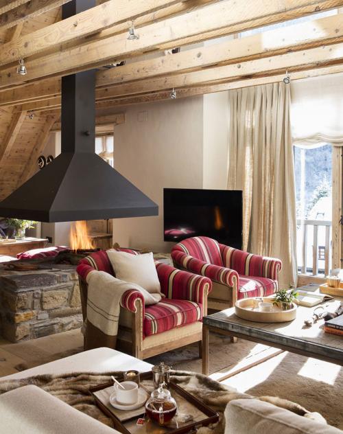 Когда тепло от одного лишь вида: 16 интерьеров с камином 08