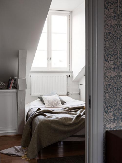 Мансардная квартира с библиотекой и печкой-камином 17