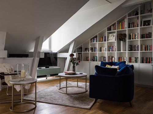 Мансардная квартира с библиотекой и печкой-камином 01