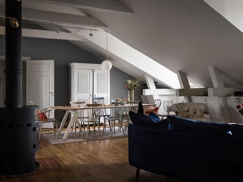 Мансардная квартира с библиотекой и печкой-камином 07