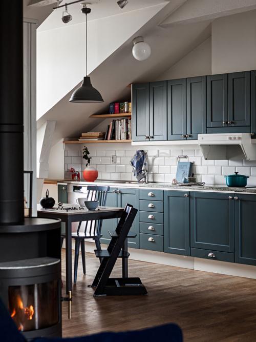 Мансардная квартира с библиотекой и печкой-камином 05