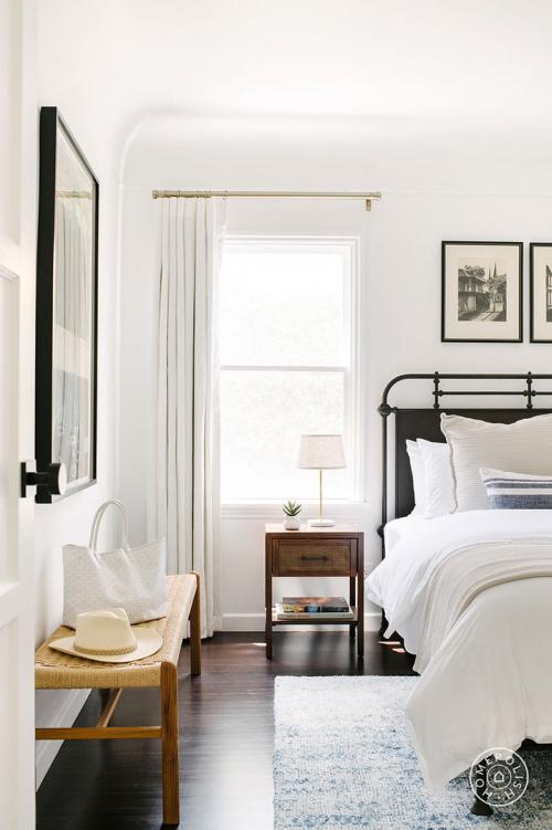 Светлый интерьер дома для сестры 06