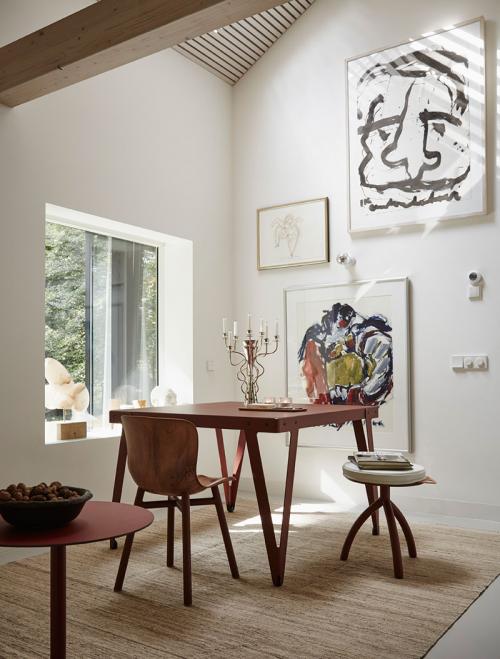 Дом со стеклянными стенами посреди лесной сказки 06