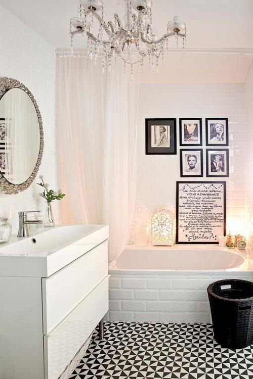 Просторная квартира в белом новогоднем декоре в Мадриде 06