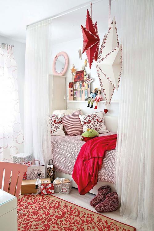 Просторная квартира в белом новогоднем декоре в Мадриде 04