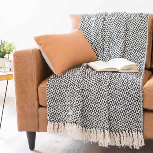 Черно-белые сочетания в интерьере 06