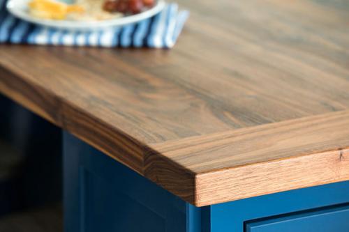 Кухня мечты: глубокий синий и кирпичная стена 09