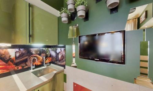 Фартук на кухню из стекла: 45 идей дизайна и 5 важных советов