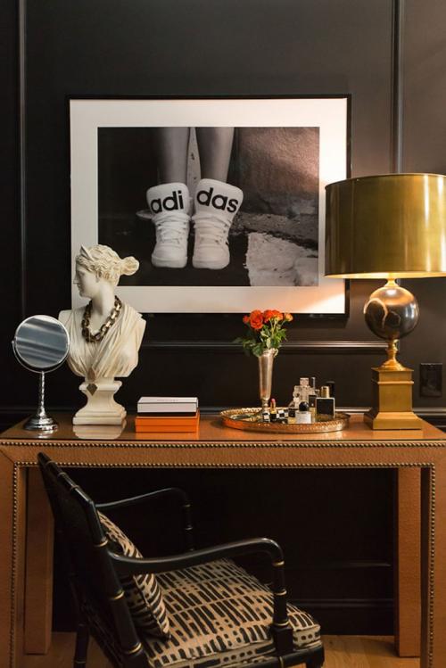 Гламурная спальня в темных тонах 09