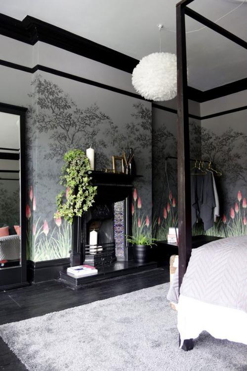 Волшебная спальня со смелыми цветочными обоями 05