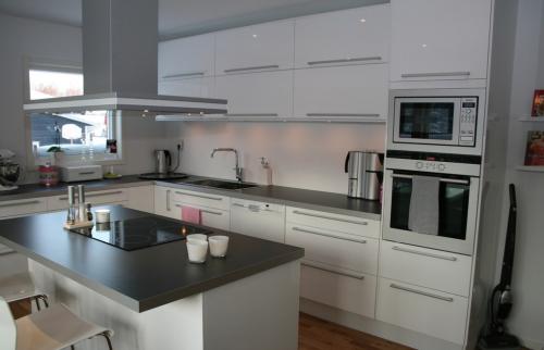 Кухни икеа с островом. Стандартный стол IKEA в кухонный остров меньше чем за час