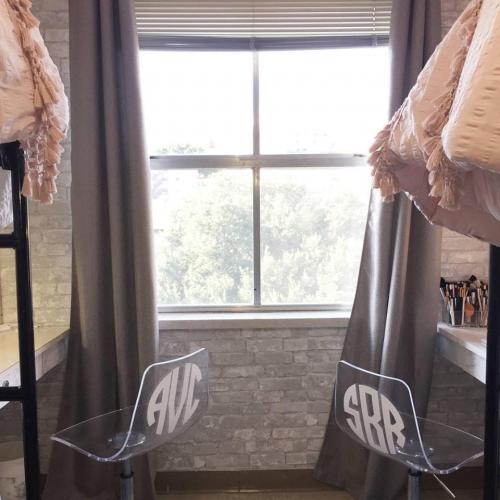 Как сделать комнату уютной в общежитии. Две студентки превратили комнату в общежитии в невероятно уютную спальню