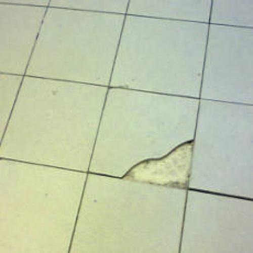 Замена напольной плитки в ванной. Как поменять плитку в ванной своими руками 10